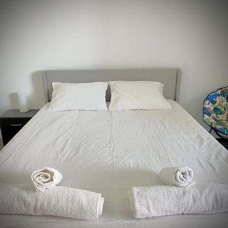 Sea View Apartment & 4 Minutes Walk To The Beach ปาโซ ดิ อาร์โคส ภายนอก รูปภาพ